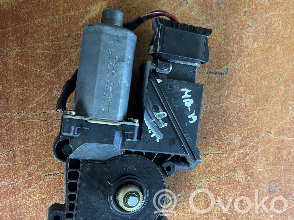 Silnik regulatora szyby drzwi przednich   101155301,05073101