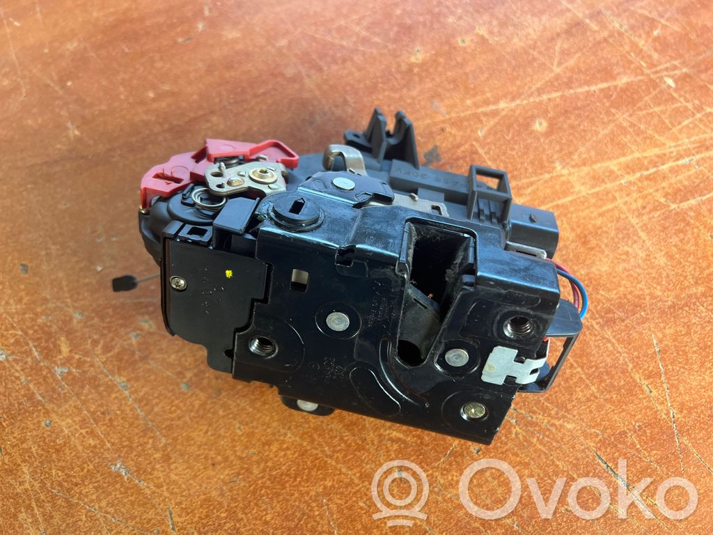 Audi A2 Aizmugurē slēdzene 
