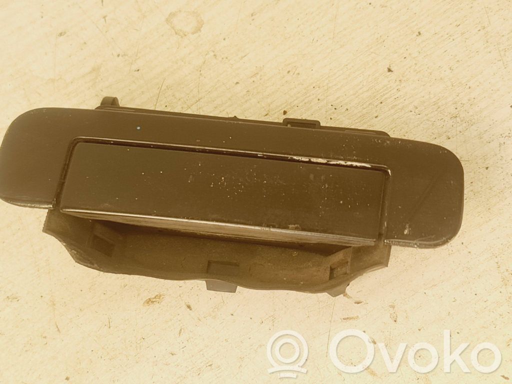 Audi A4 S4 B5 8D Klamka zewnętrzna drzwi tylnych 