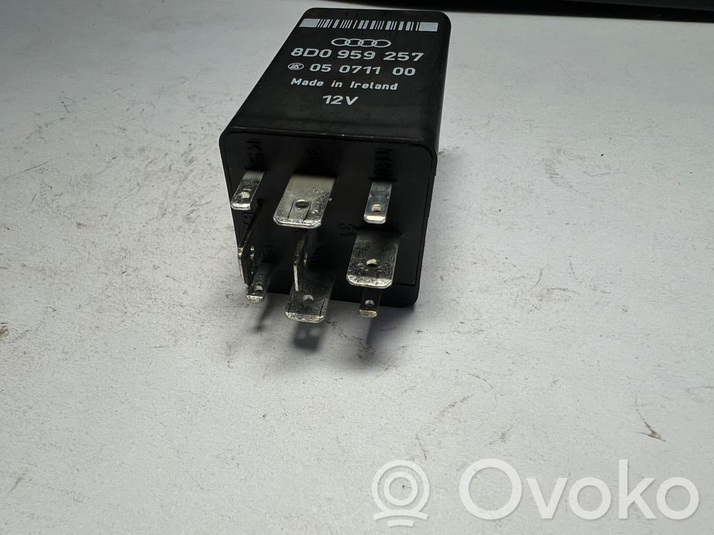 Audi A4 S4 B5 8D Muu rele 