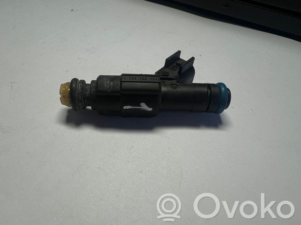 Mazda 5 Fuel injector 