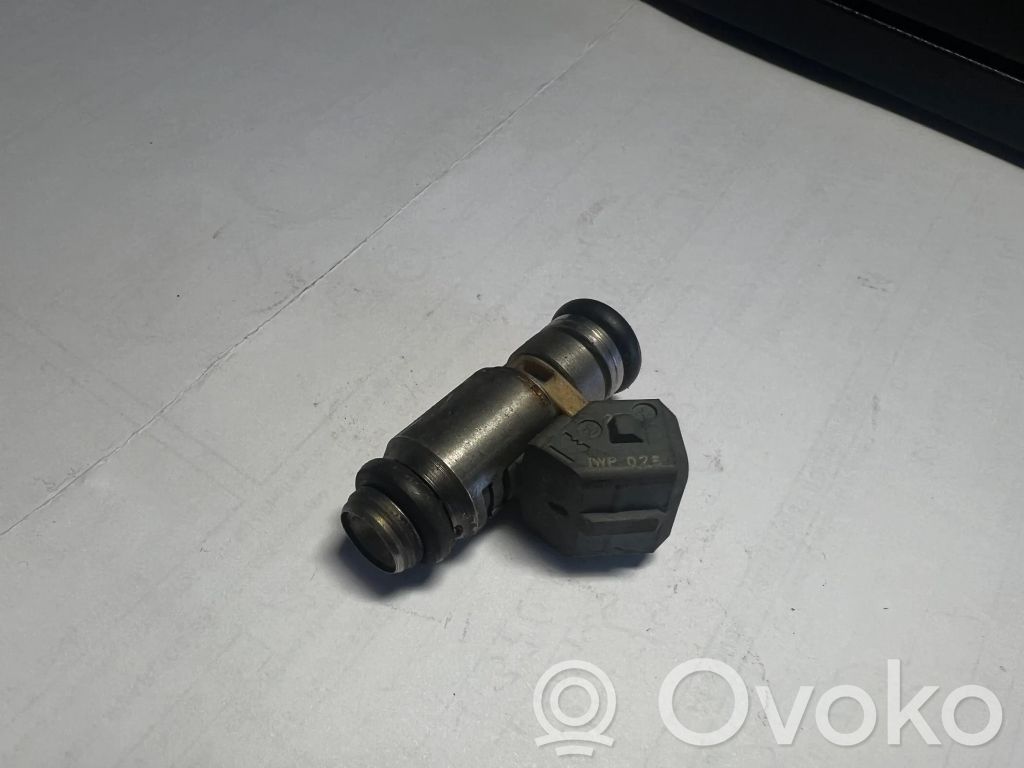 Inyector de combustible   IWP025,048H104274