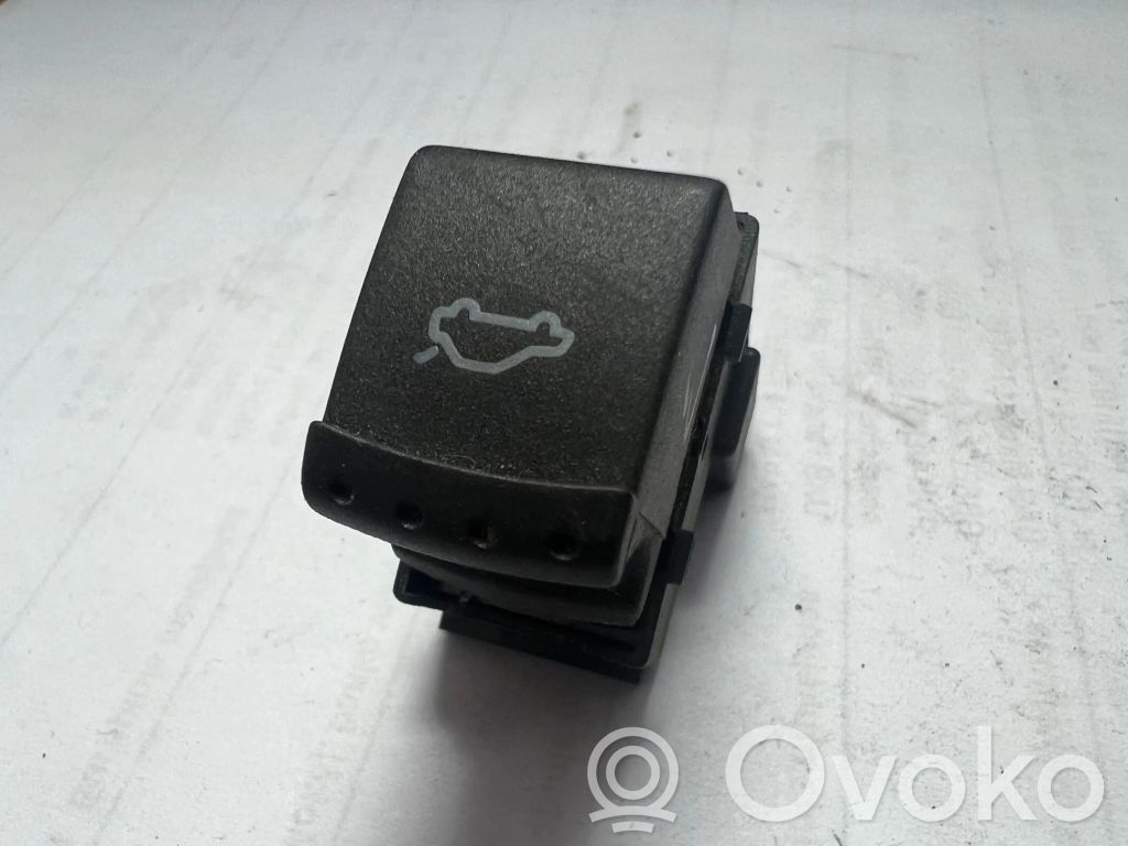 Skoda Superb B5 (3U) Tailgate opening switch 