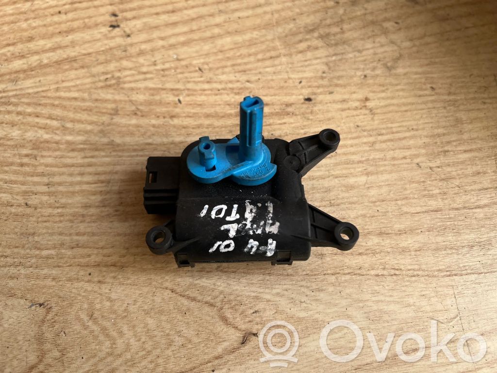 Audi A4 S4 B6 8E 8H Motor/actuator clapetă aer 