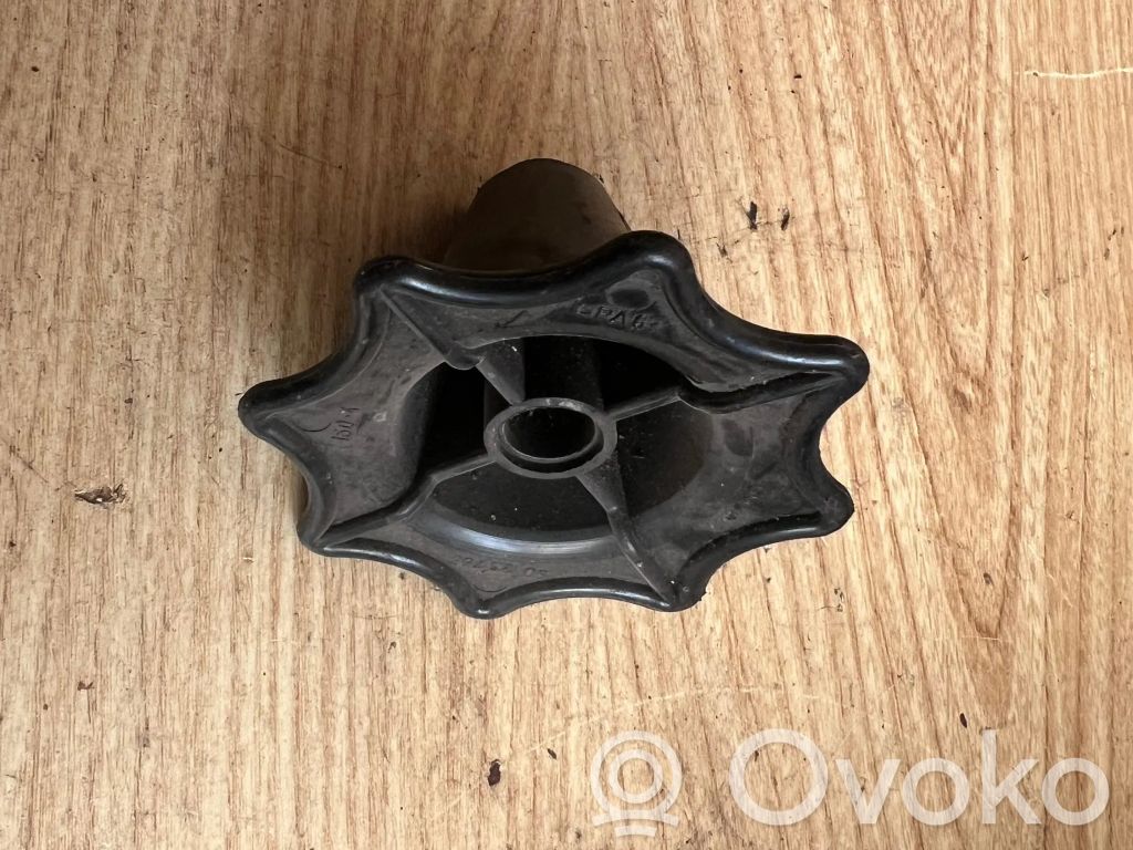 Opel Corsa C Tornillo de la rueda de repuesto 