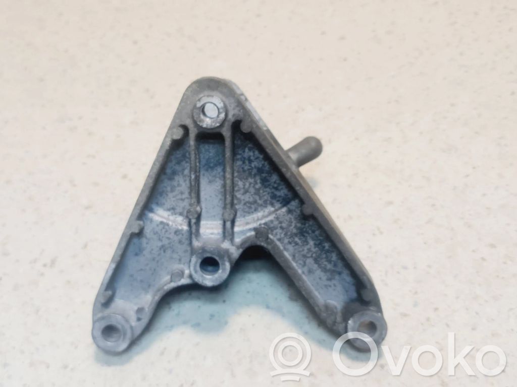 Opel Astra J Engine mounting bracket 