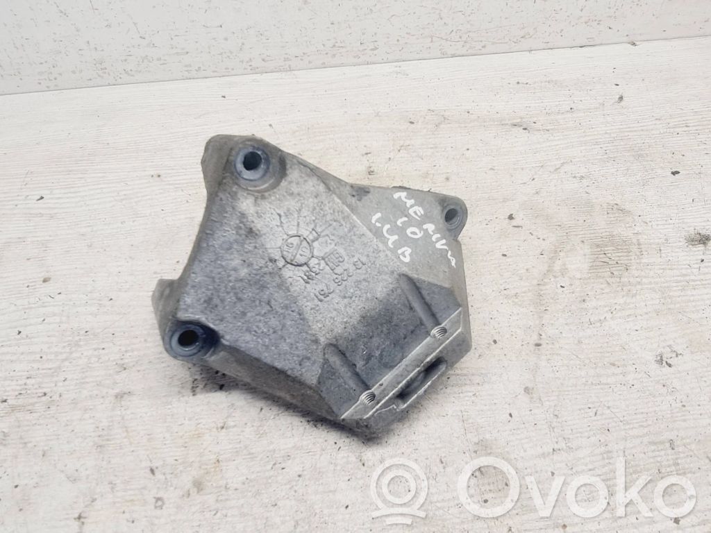 Opel Meriva B Engine mounting bracket 