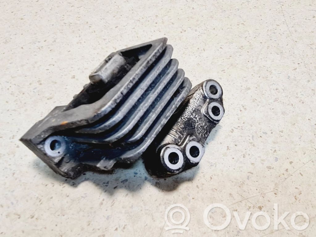 Peugeot 207 Engine mount bracket 