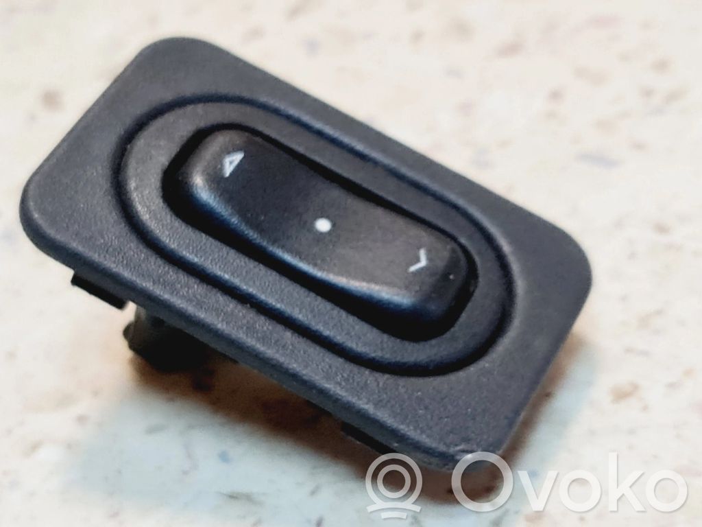 Opel Meriva A Electric window control switch 