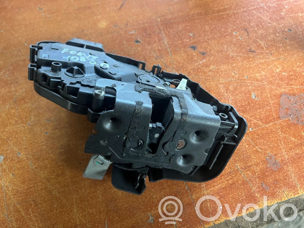 Ford Focus Aizmugurē slēdzene 