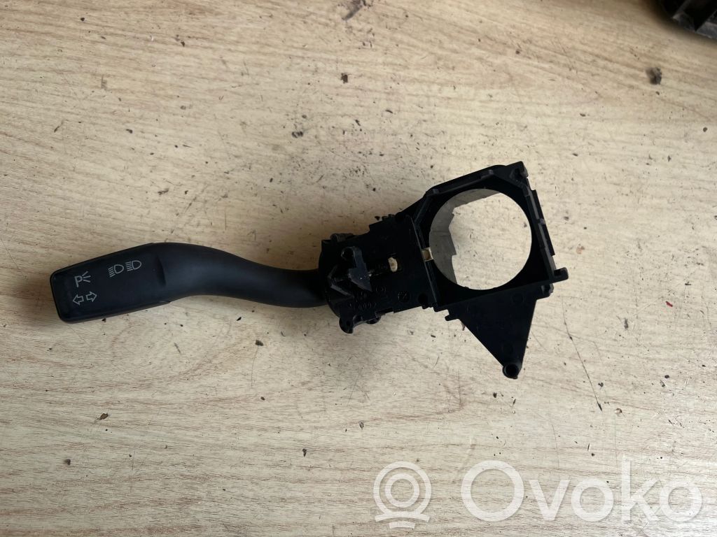 Audi A4 S4 B6 8E 8H Posūkių/ šviesų rankenėlė 