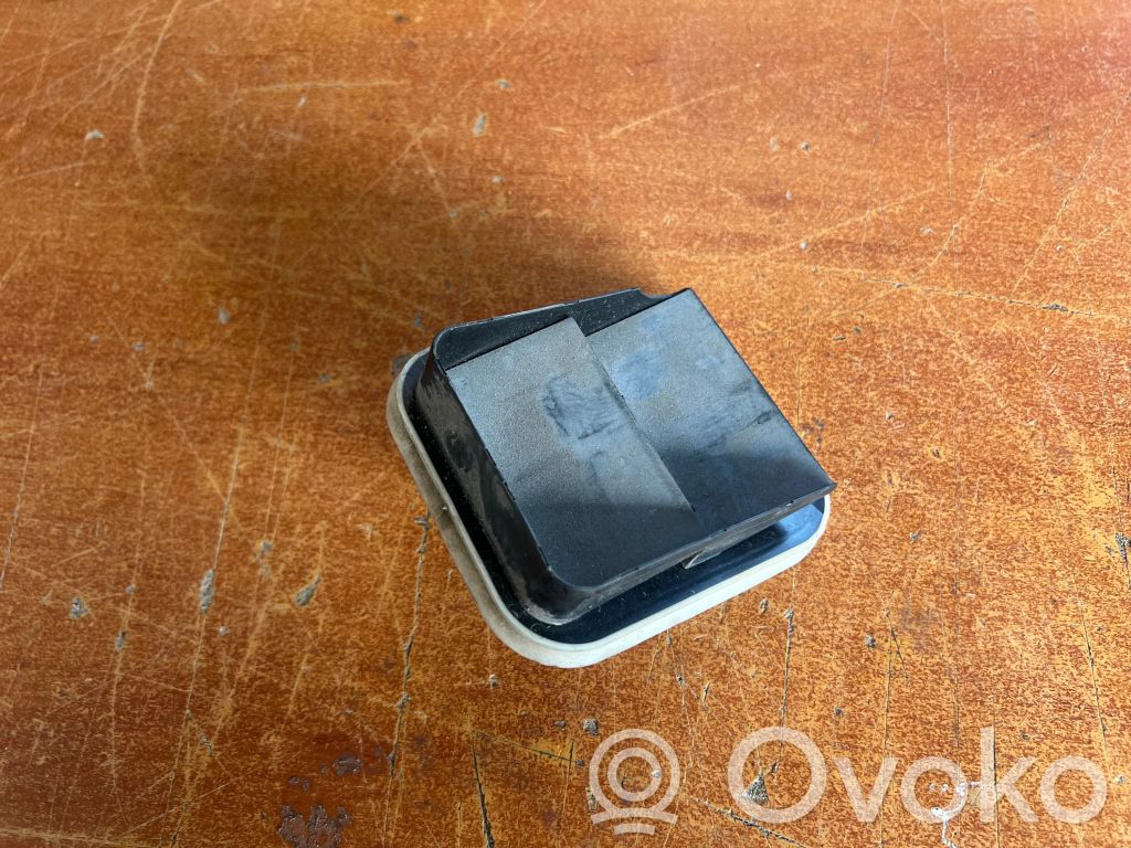 Ford Focus Quarter panel pressure vent 
