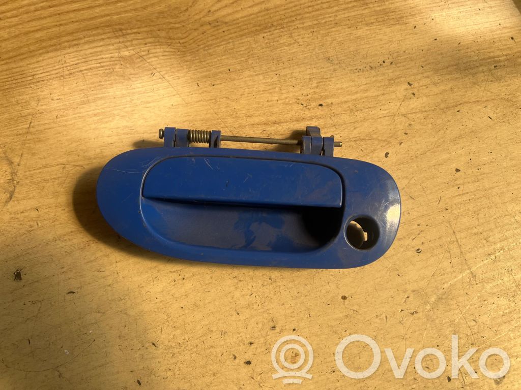 Manecilla externa puerta delantera