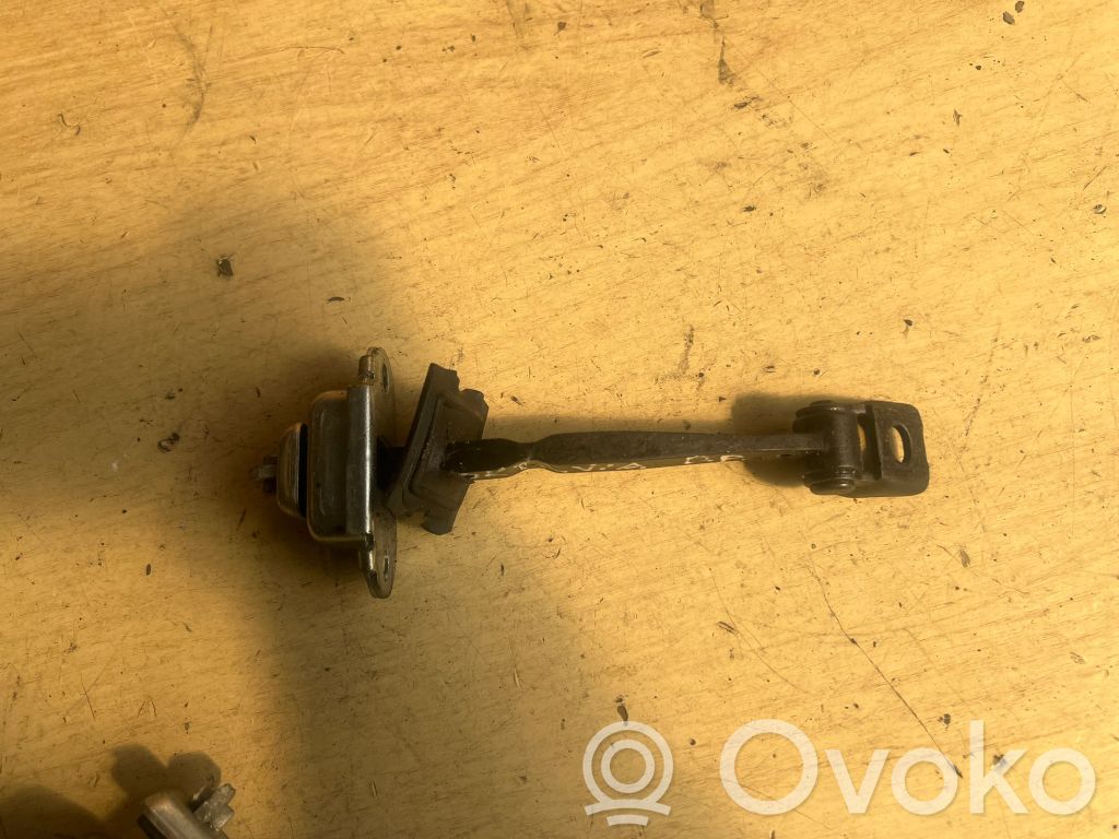 Skoda Octavia Mk2 (1Z) Etuoven pidätin 