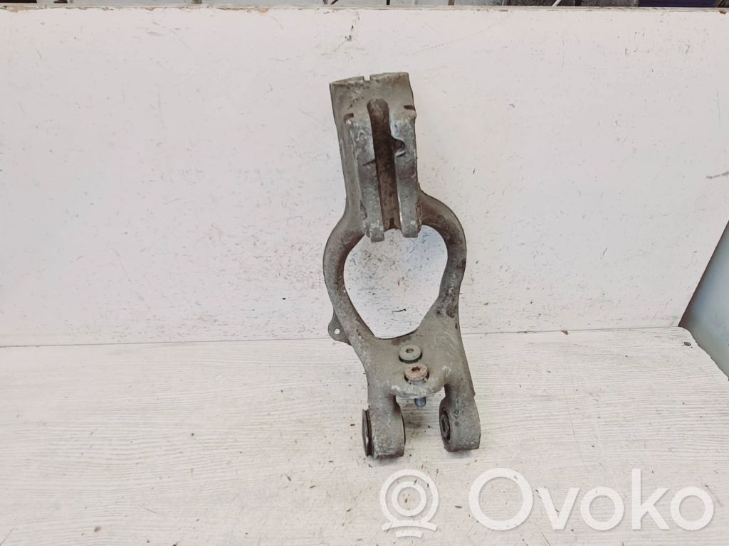 Opel Astra J Lower shock absorber bracket 