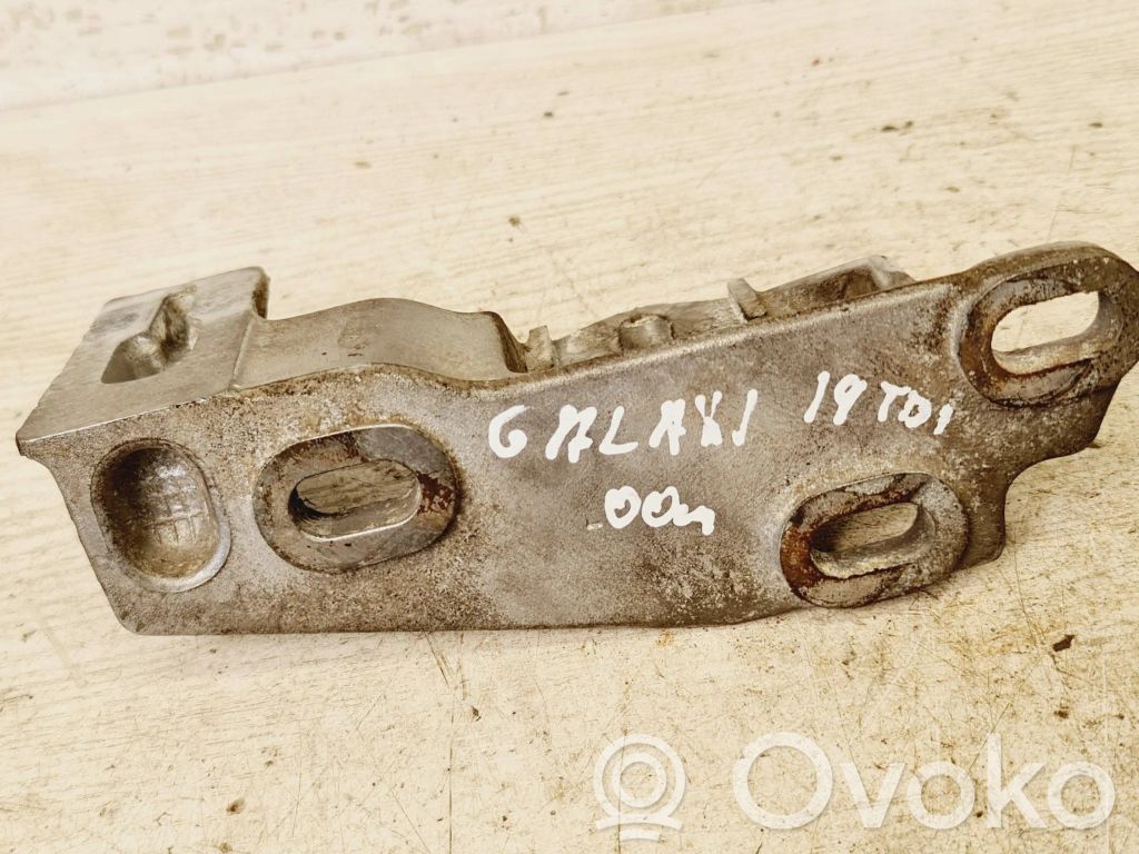 Ford Galaxy Engine mounting bracket 