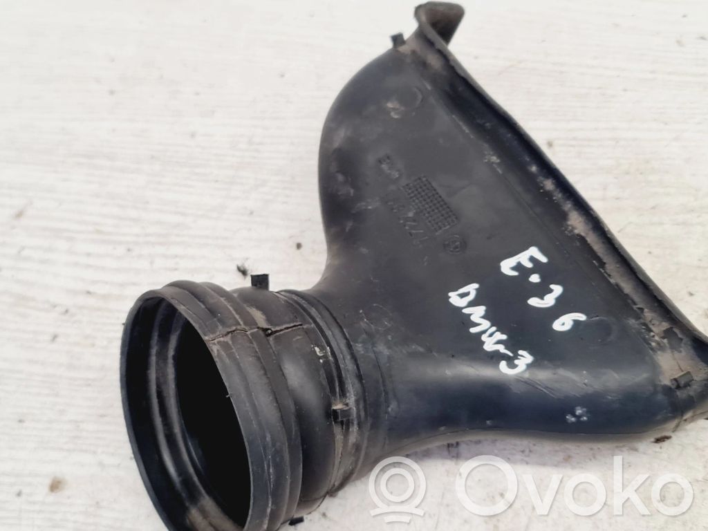 BMW 3 E36 Oro paėmimo kanalo detalė (-ės) 
