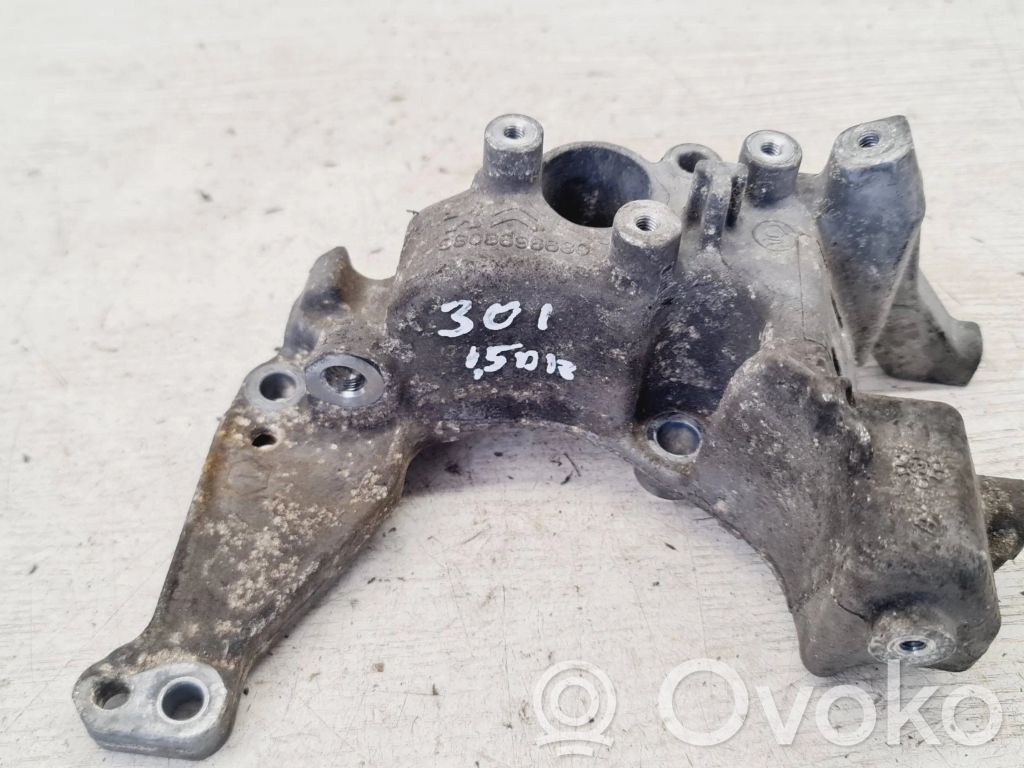 Peugeot 301 Generator/alternator bracket 