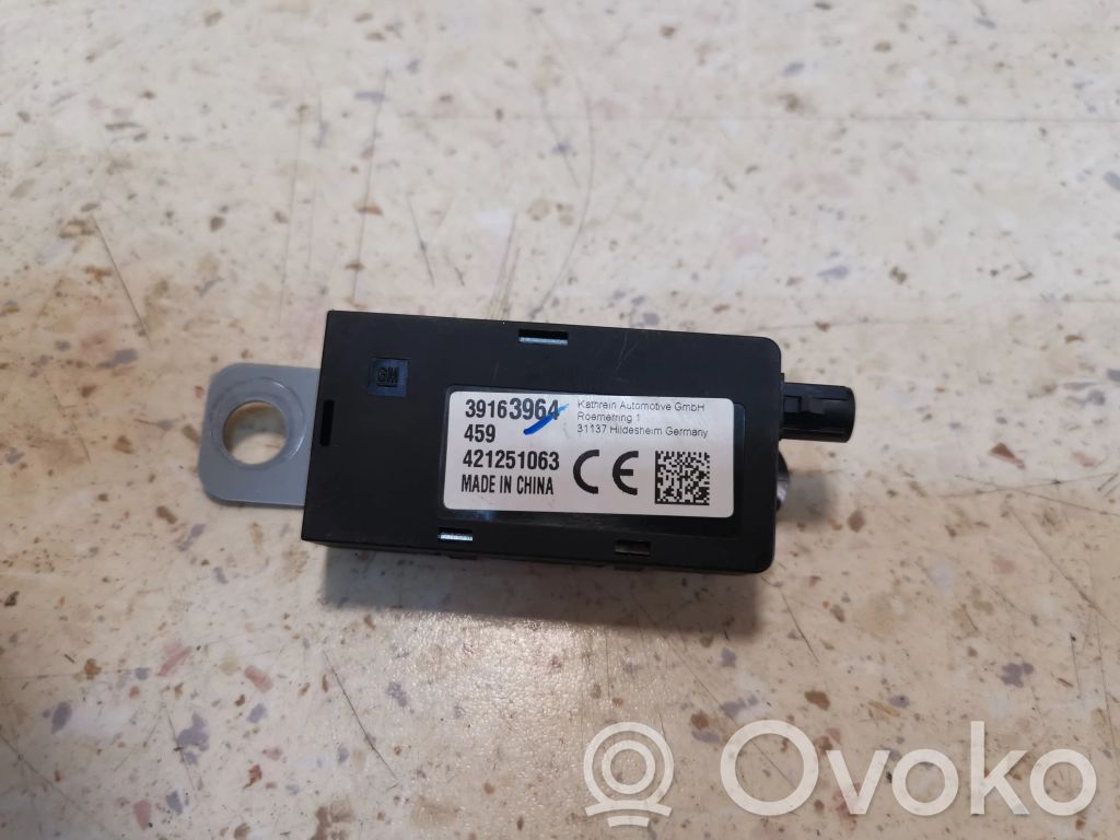 Opel Astra K Pystyantennivahvistin 
