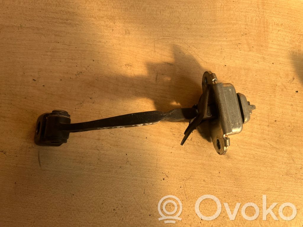 Skoda Octavia Mk2 (1Z) Etuoven pidätin 
