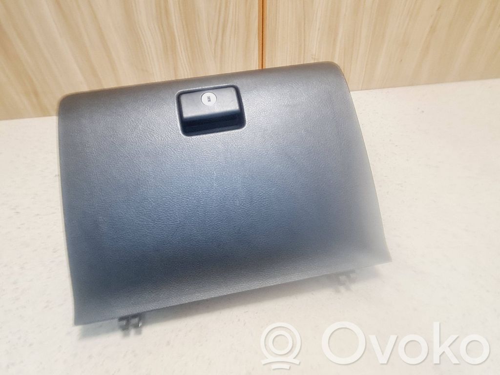 Toyota Corolla Verso AR10 Daiktadėžė 