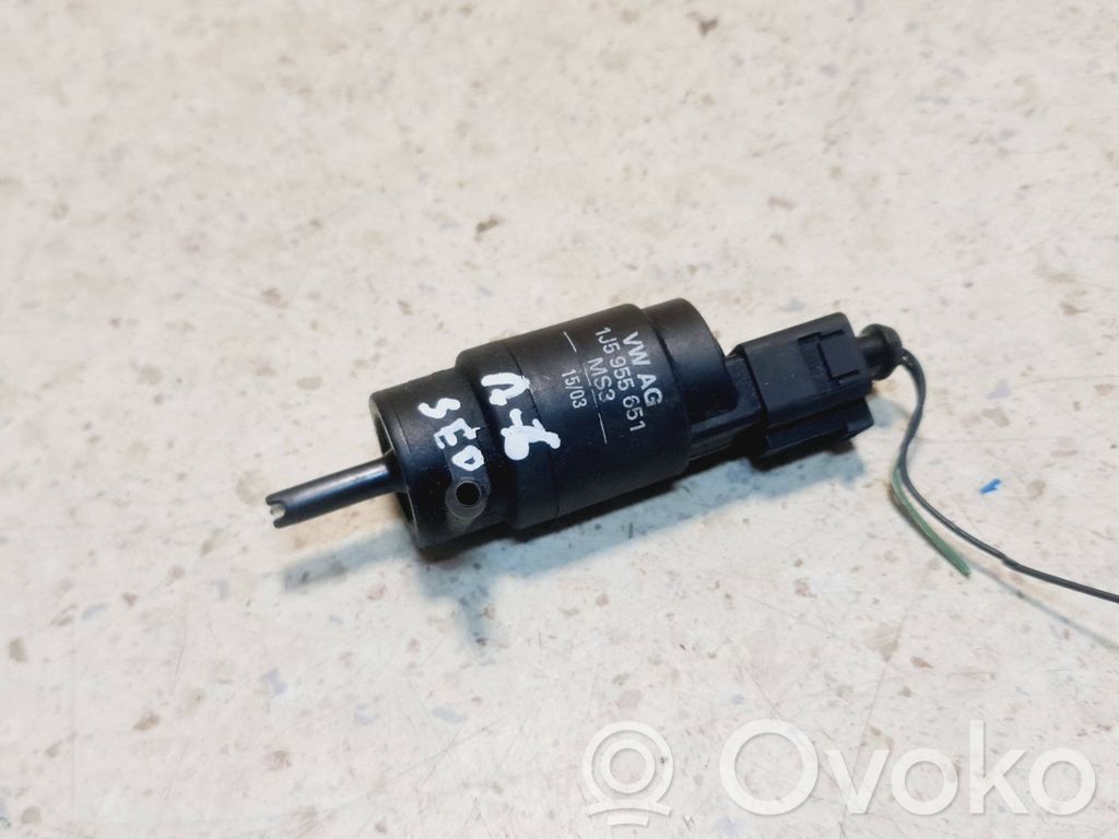 Audi A6 S6 C5 4B Windscreen/windshield washer pump 