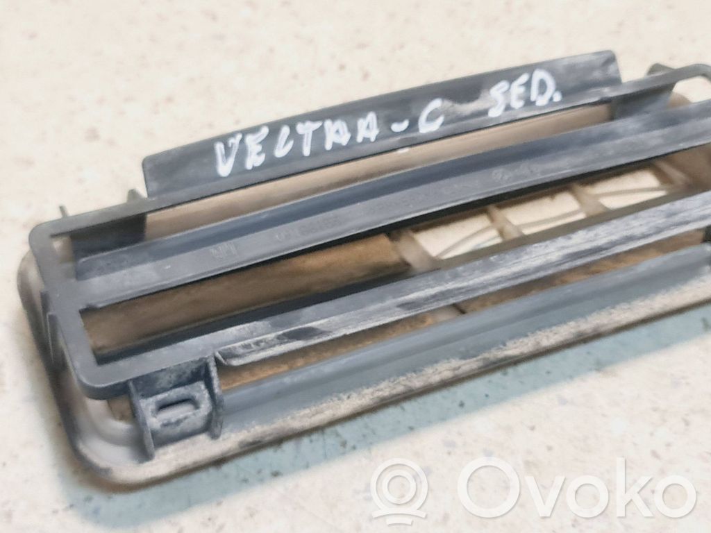 Opel Vectra C Kratka wentylacyjna pod zderzakiem tylnym 