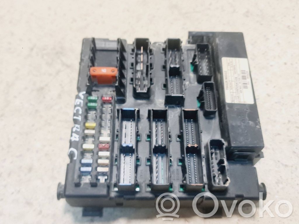 Opel Vectra C Saugiklių blokas 