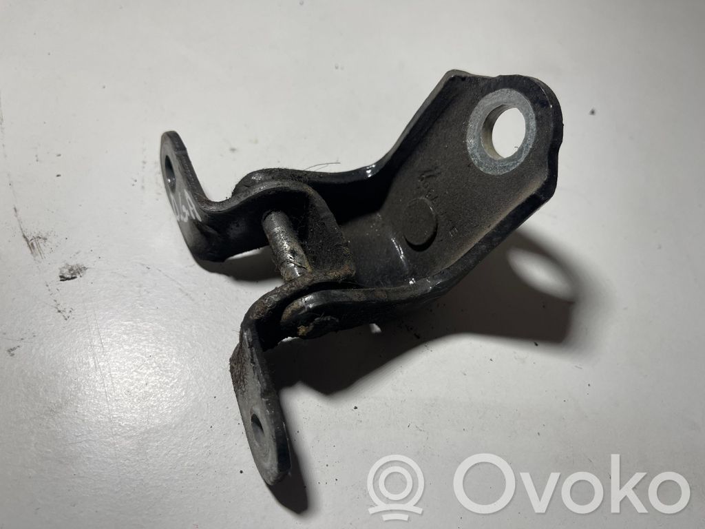 Ford Fiesta Aizmugurē apakšējā vira (eņģe) 