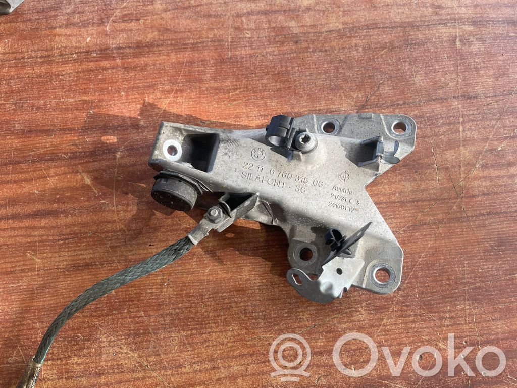 Engine mounting bracket   6760315