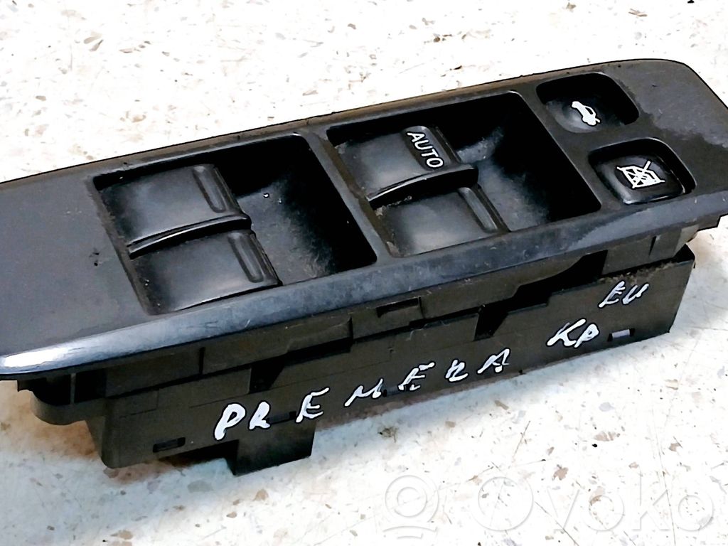 Nissan Primera Electric window control switch 