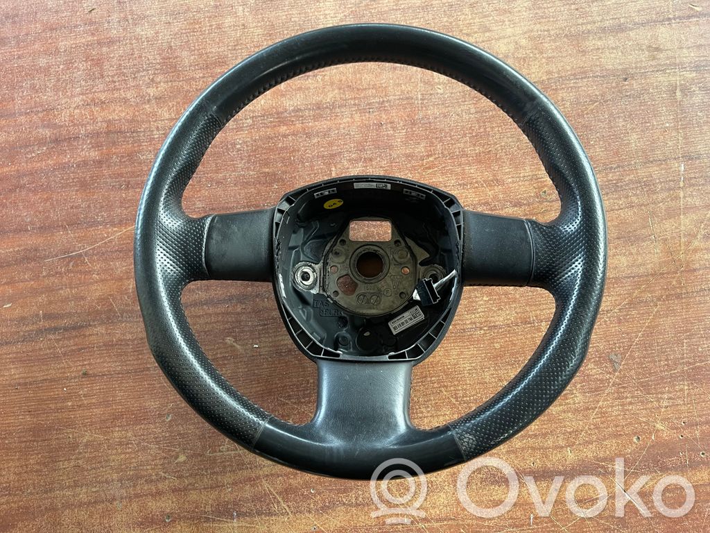 Audi A4 S4 B7 8E 8H Ohjauspyörä 