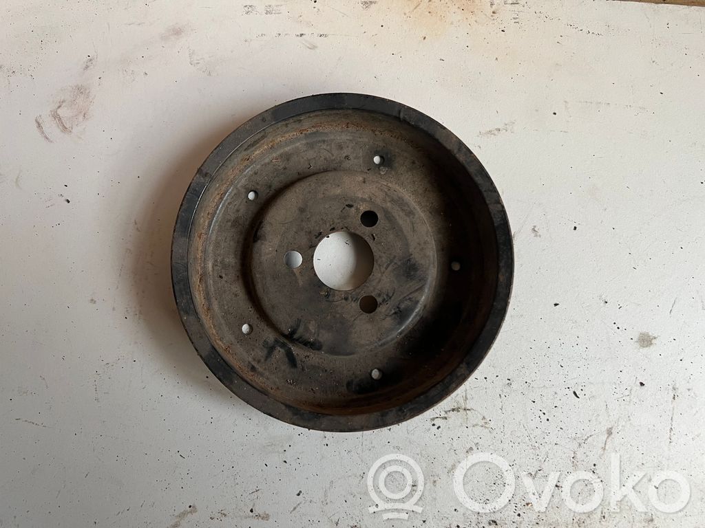 Audi 100 S4 C4 Ohjaustehostimen pumpun hihnapyörä 