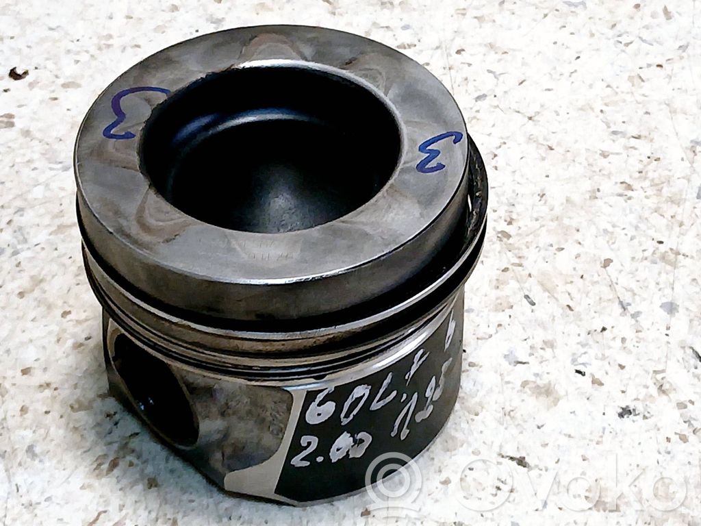 Volkswagen Golf VI Piston 