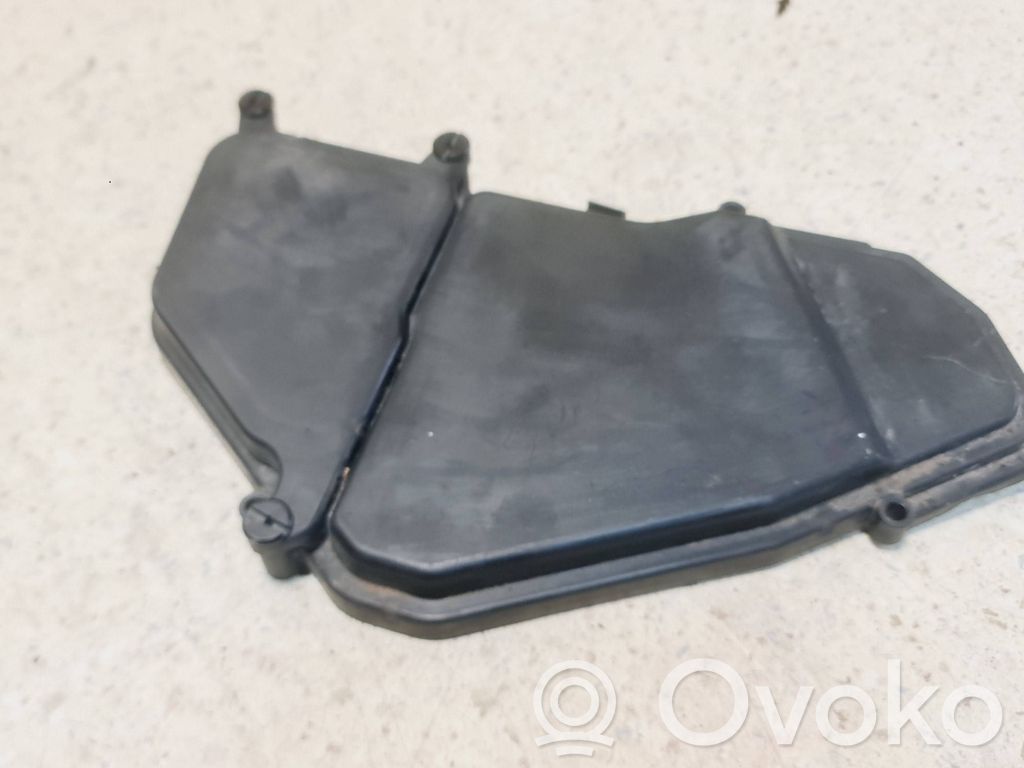 Volkswagen Touareg I Fuse box cover 