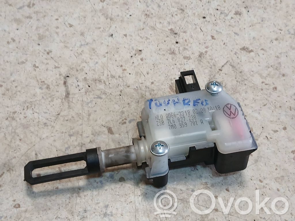 Volkswagen Touareg I Tailgate boot lock/latch motor 