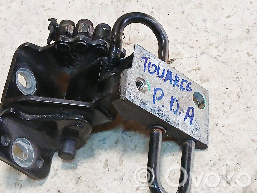 Volkswagen Touareg I Priekinis apatinis vyris 