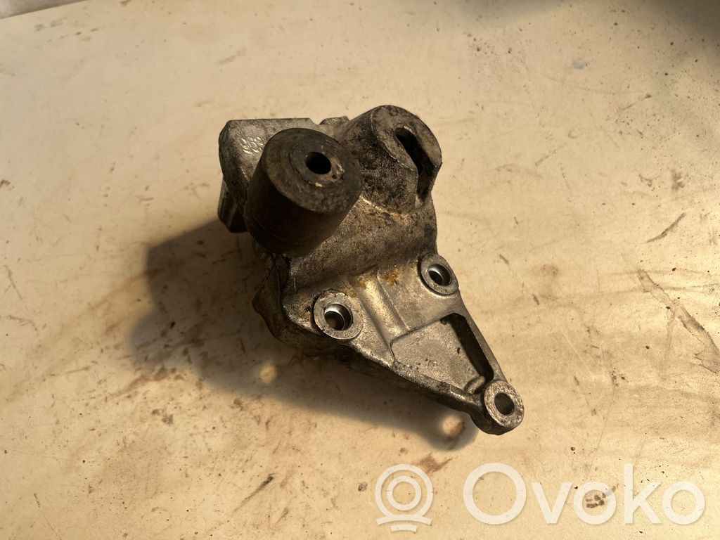 Citroen C5 Engine mounting bracket 