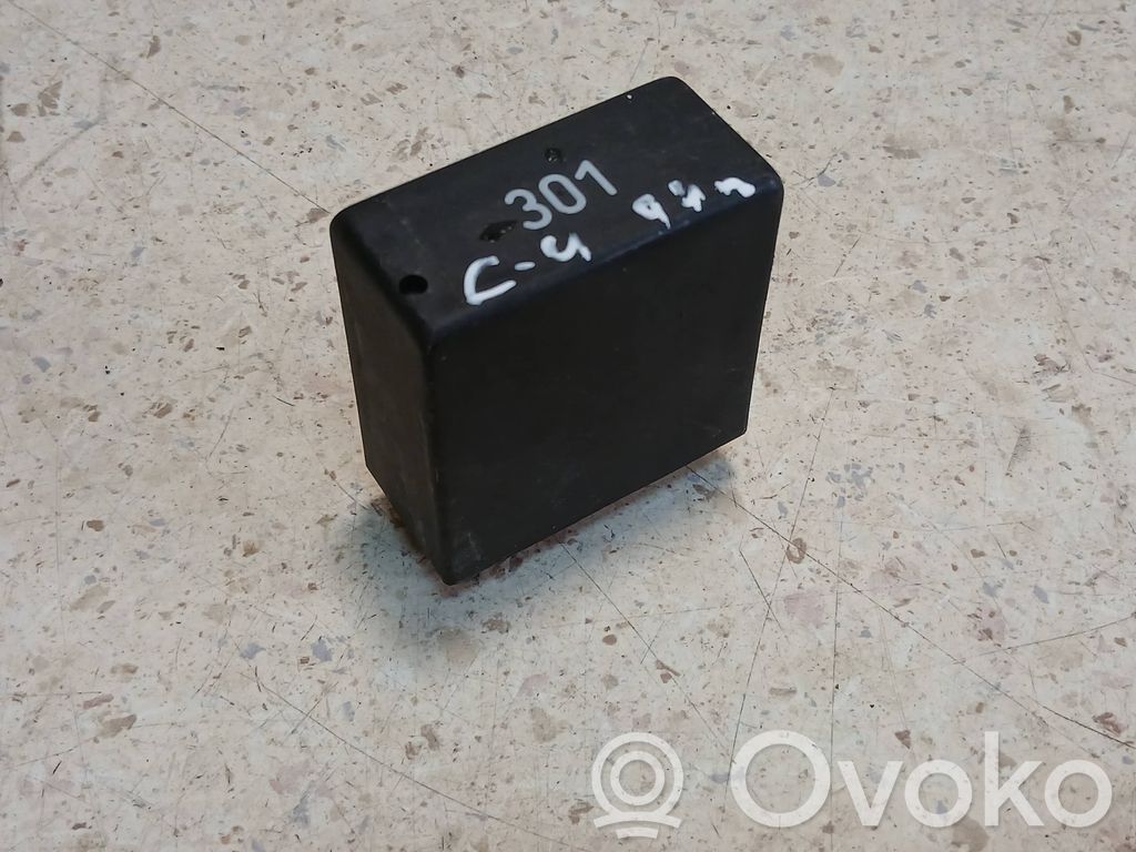 Audi 100 S4 C4 Muu rele 