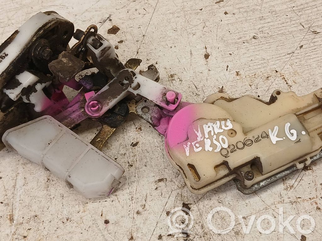 Toyota Yaris Verso Задний замок 