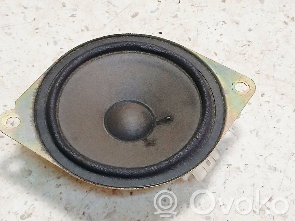 Toyota Yaris Głośnik drzwi przednich 