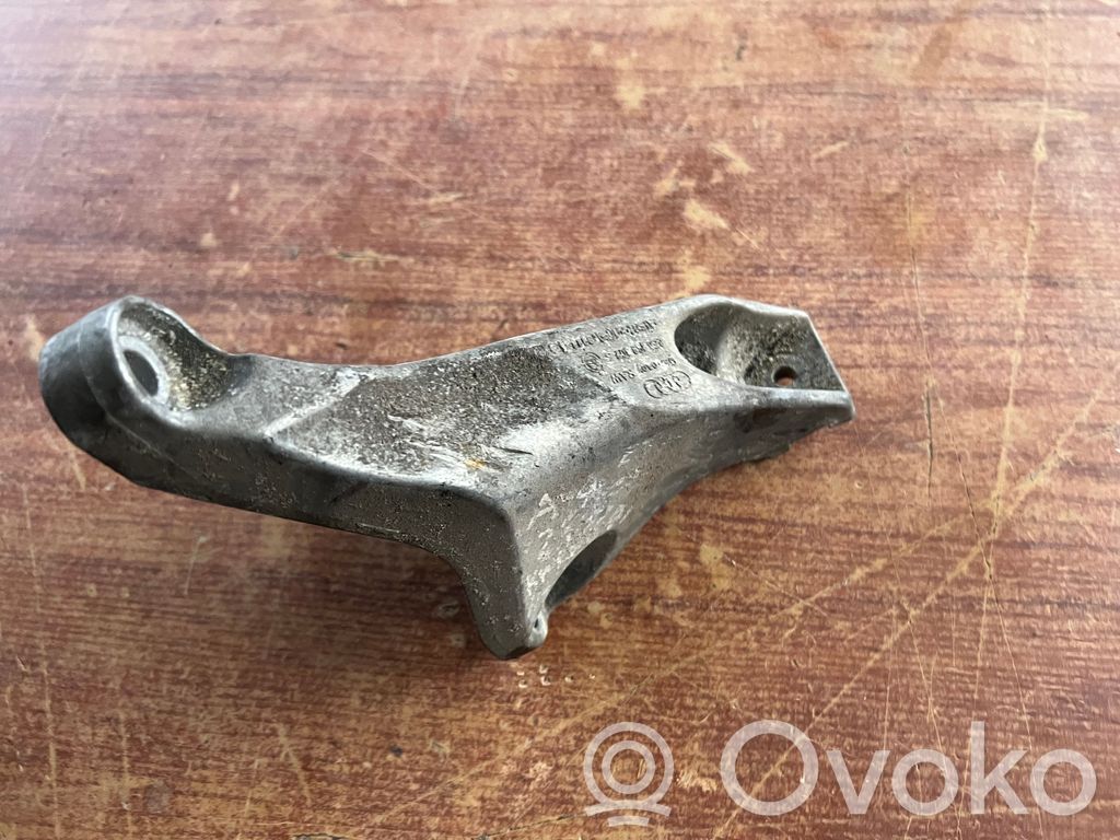 Audi A4 S4 B7 8E 8H Engine mounting bracket 