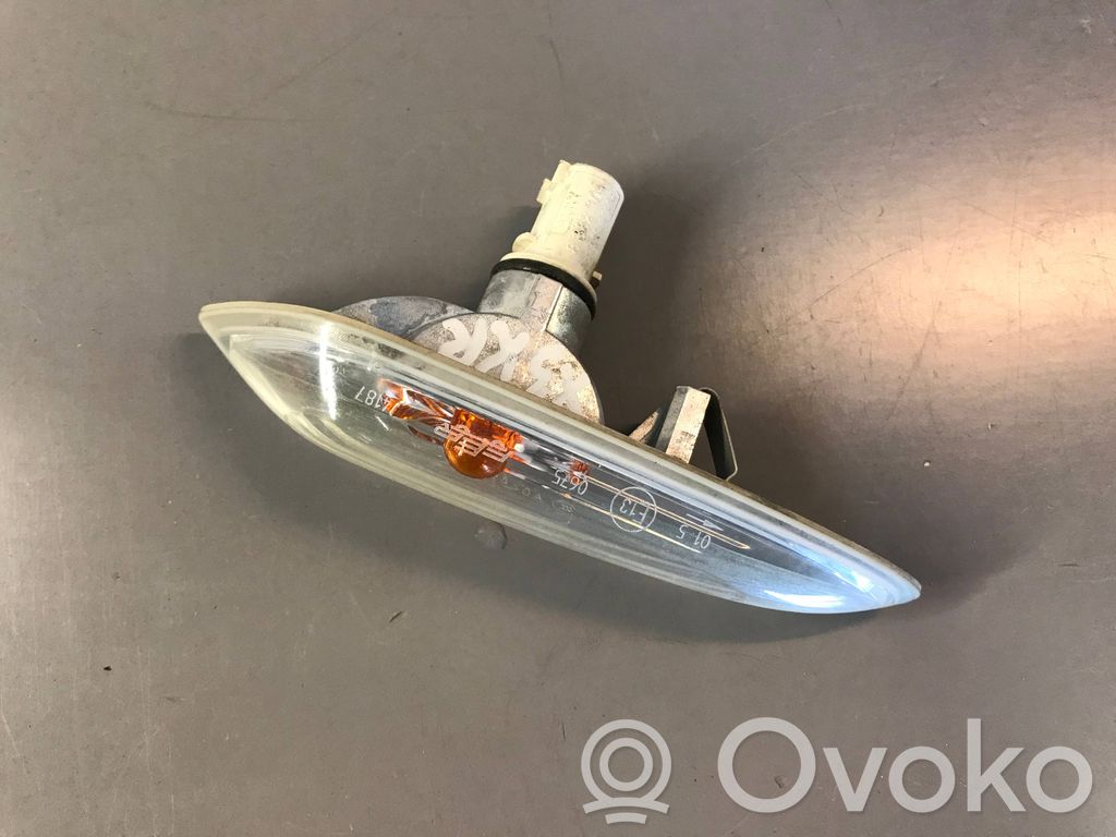 Front fender indicator light   3418447,63133418447,8382104,3403613,63133403613,63136911371,6911371,7165915