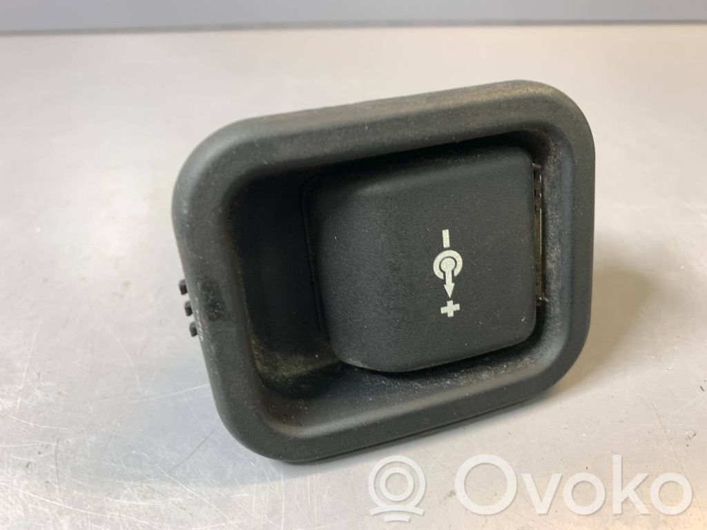 12 V Socket (rear)   7040621