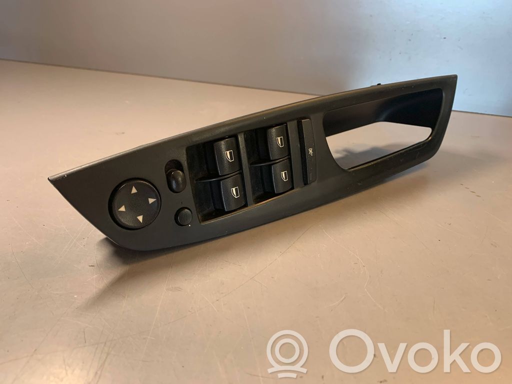 Electric window control switch   9218044,61319218044,9122121,51416975792,61319122117,61319122121,6975792,9122117