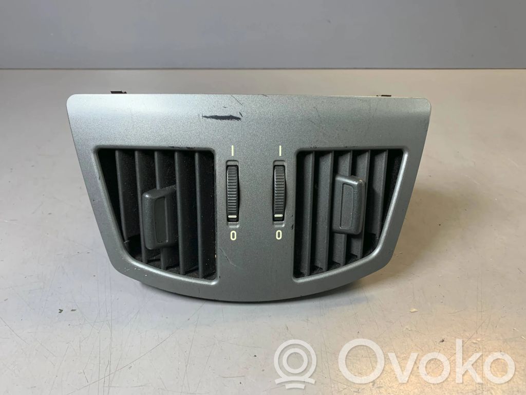 BMW 7 E65 E66 Oro grotelės gale 