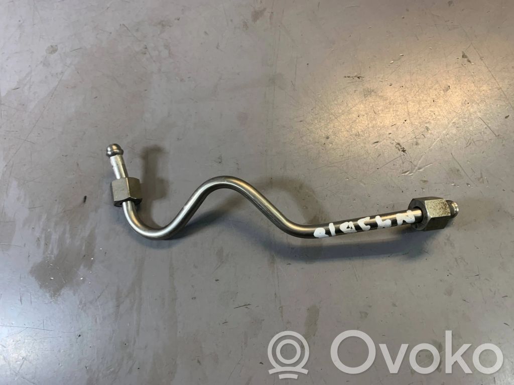 BMW 3 E90 E91 Degvielas maģistrālā caurule 