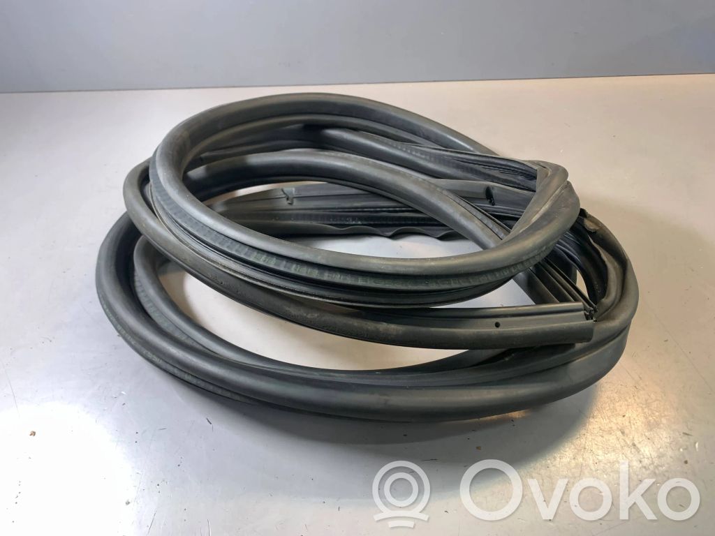 Front door rubber seal   7164948,51767164948,51767054028,7054028