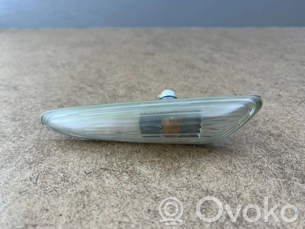 Front fender indicator light   6911371,63136911371,63137165915,3403613,3418447,63132228591,63133403613,63136911371,7165915
