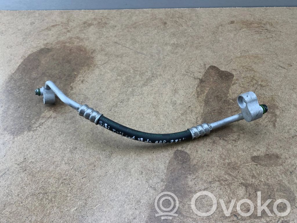 BMW 3 E46 Ilmastointilaitteen putki (A/C) 